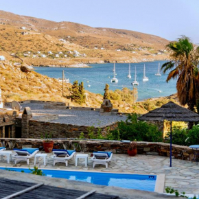Villa Tereza, 2' walk from Koundouros beach and gorgeous pool!